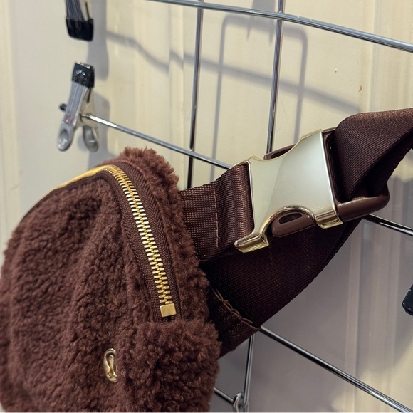 lululemon fuzzy bag Athletica Everywhere Fleece Belt (Black): Buy Online at Best Price in UAE Lululemon brown fuzzy - Gem